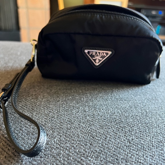 🖤Prada Re-nylon Pouch🖤 - Picture 4 of 7